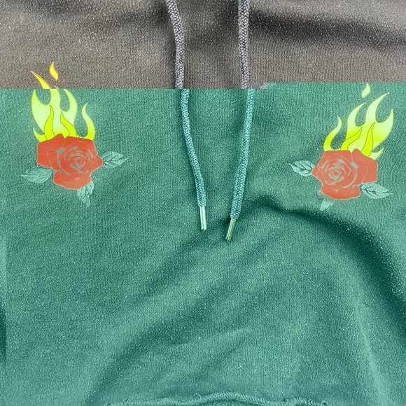 Forever 21 Hoodie Sweater Women Medium M Black Crop Top Cropped Flaming Roses - Picture 3 of 6